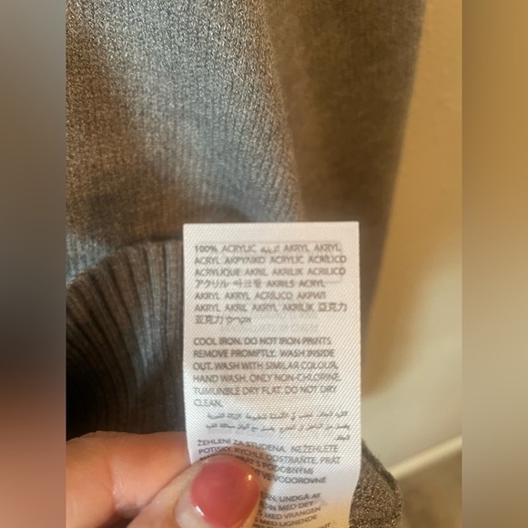 NWT Edikted Comfort Club V Neck Sweater M/L Gray Ribbed Details - Picture 6 of 7